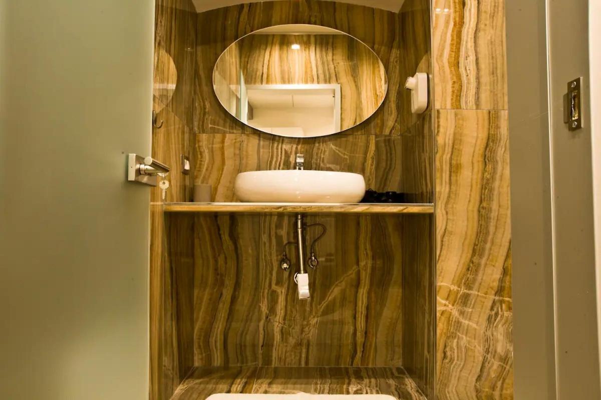 Sotterranea Con Jacuzzi