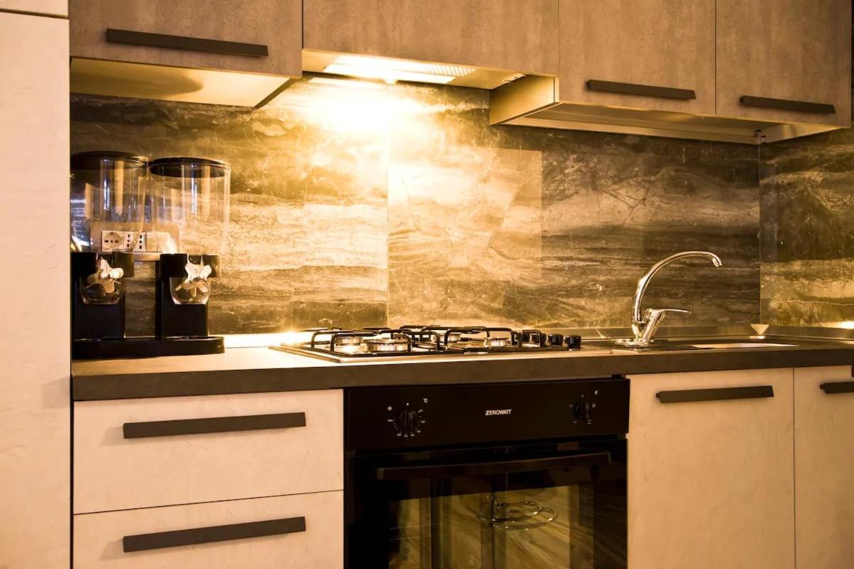 Sotterranea Con Jacuzzi Naples